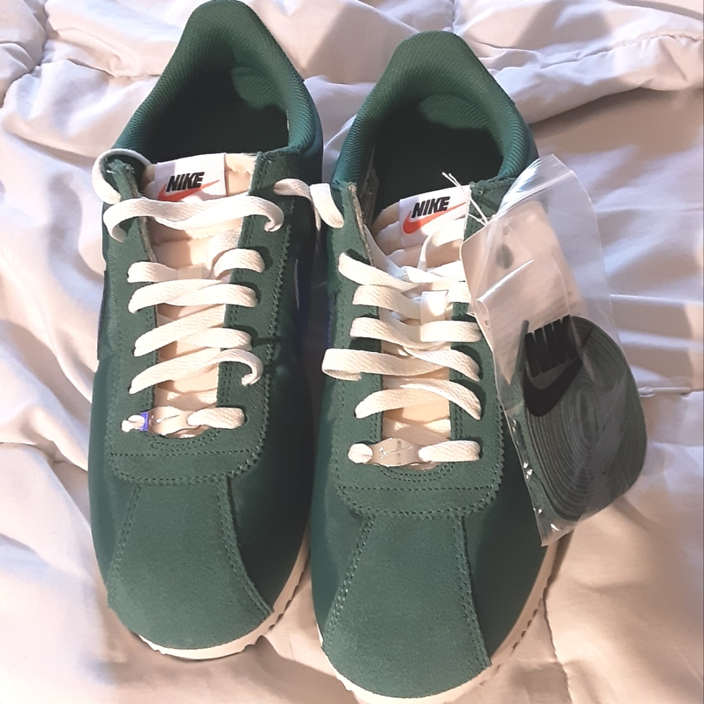 Nike Teal Green Classic Sneakers with White Laces